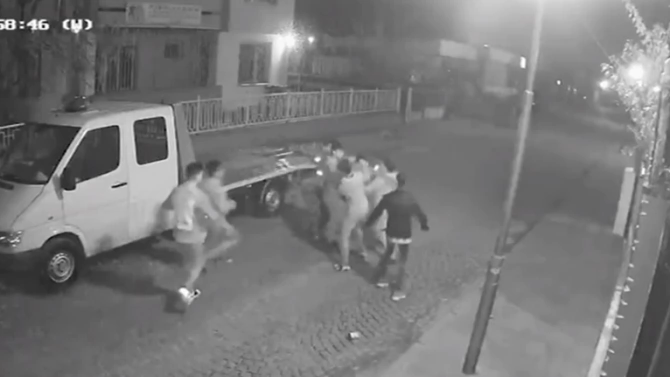 Брутално нападение в Пловдив мъж беше пребит от група младежи докато се
