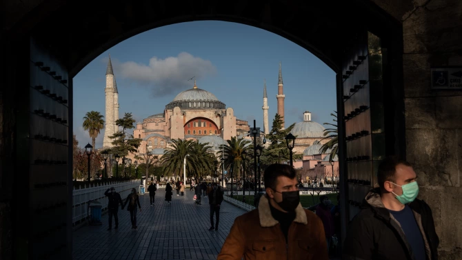 Отварянето на Света София в Истанбул за мюсюлмански богослужения е