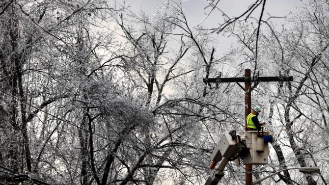 Осем села в Русенско са без електрозахранване а пътищата са