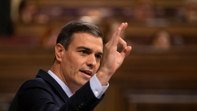 Испанският премиер Педро Санчес призова към спокойствие след като през