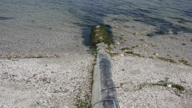 Замърсяването от аварията на тръбопровода по дъното на Варненското езеро