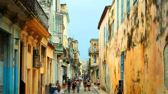 Кубинските власти заявиха че ще затегнат мерките срещу разпространението на