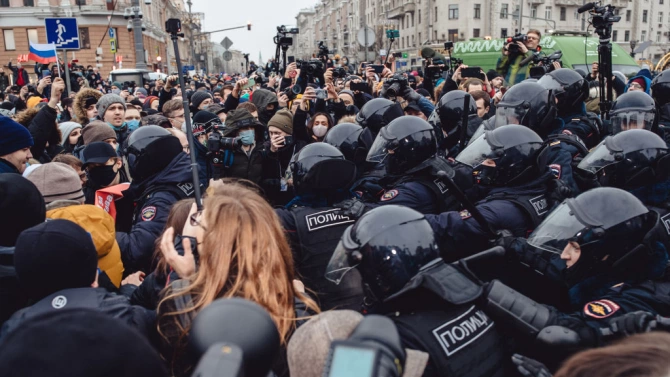 Над 1000 души са задържани на започналите в цяла Русия