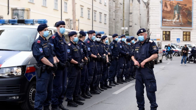 След като бяха забранени демонстрациите вчера и днес във Виена