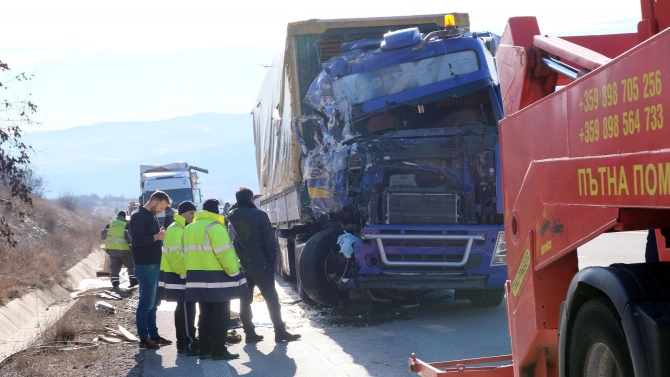 Движението по автомагистрала Тракия в района на Пловдив е затруднено Причината