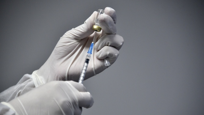  Учени: Оксфордската ваксина е 76% ефикасна за 3 месеца след първата доза 