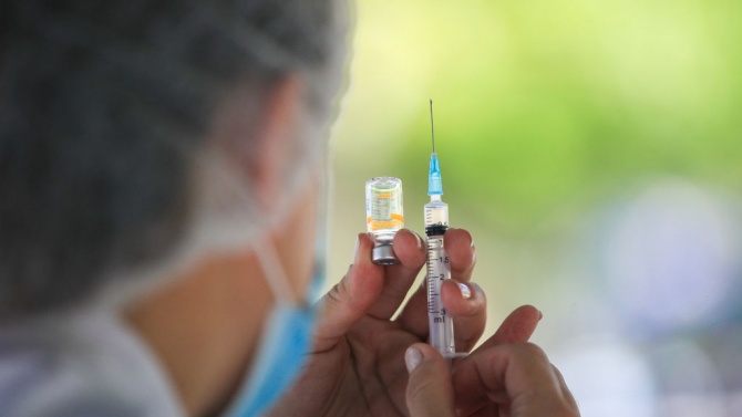 В Габровска област започва имунизацията срещу Covid-19 на желаещите педагози