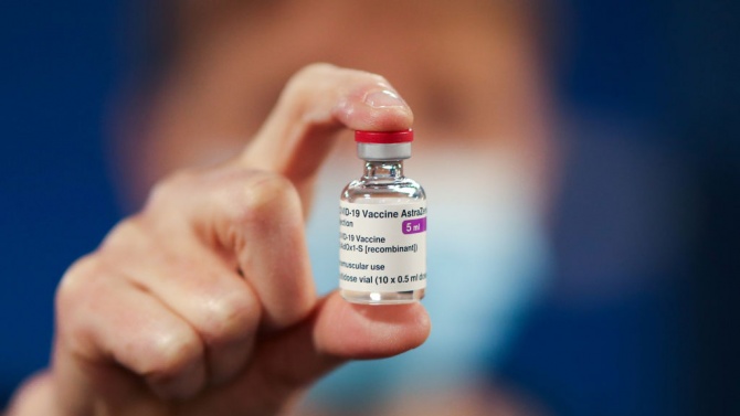 "Астра Зенека" и Оксфорд ще имат ваксина срещу вариантите на COVID-19 до есента