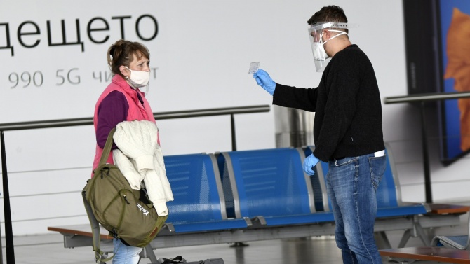 Скандал на летището - след полет от Лондон до София