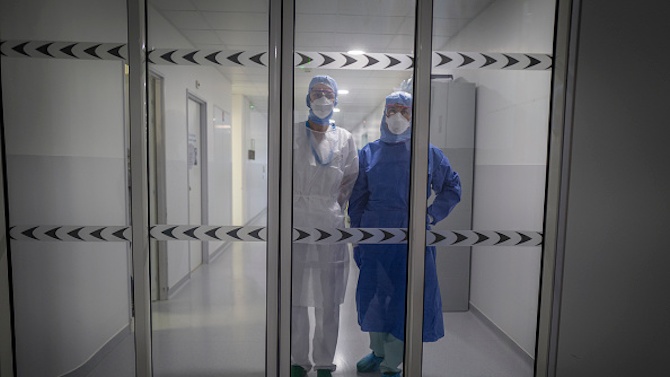 Увеличават се пациентите с COVID в Инфекциозната болница в София