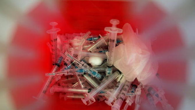 63 съобщения за по-тежки странични ефекти след поставена ваксина срещу
