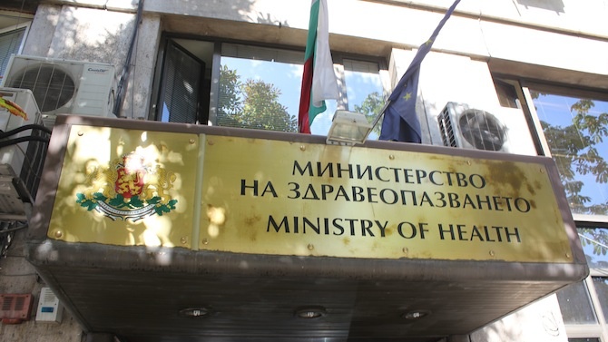  Министерство на здравеопазването: Продължава изплащането на 1 000 лева за работа на първа линия 