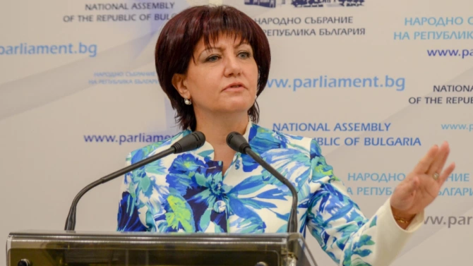 Председателят на парламента Цвета Караянчева Цвета Вълчева Караянчева е български