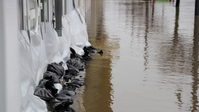 Поройни дъждове причиниха големи наводнения в западния турски окръг Измир
