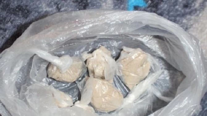 7 опаковки хероин и боеприпаси са иззети от полицаи в