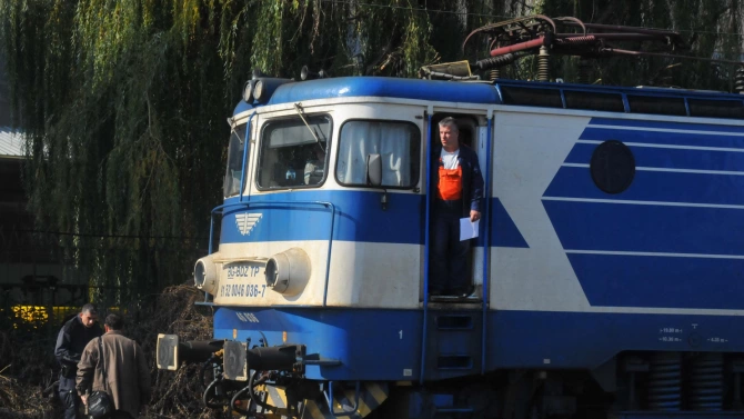 Неизвестни лица са замеряли с камъни влак в междугарието Пловдив Пловдив