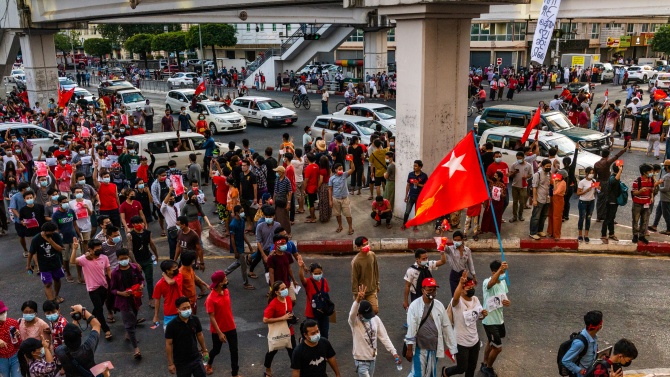 Пореден ден на протести срещу превратаджиите в Мианма