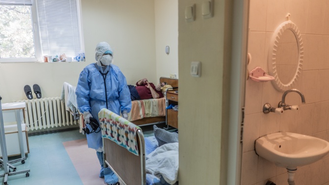 Двама души с коронавирус са починали за денонощието в Кюстендилско 