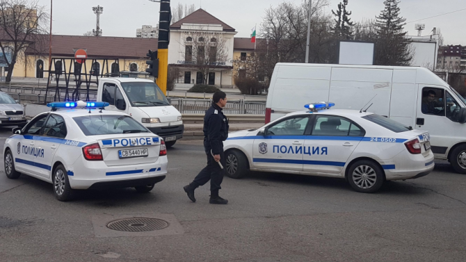 Шофьор на бетоновоз помете мъж в София и избяга
