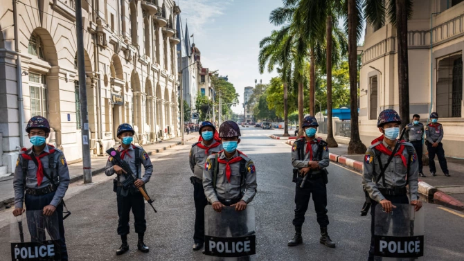 Полицията стреля с гумени куршуми срещу демонстрантите в столицата на