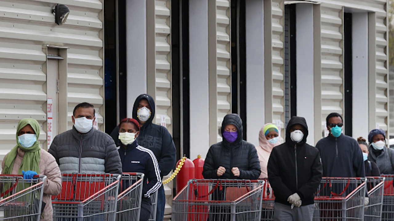 Епидемиолог: Американците ще носят маски и през 2022 г.