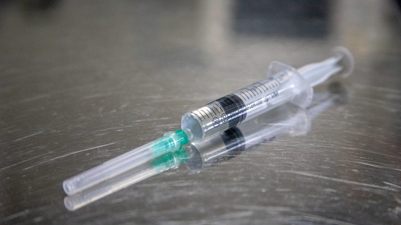 Частично връщат "зелените коридори" за имунизация срещу COVID-19 в Русе