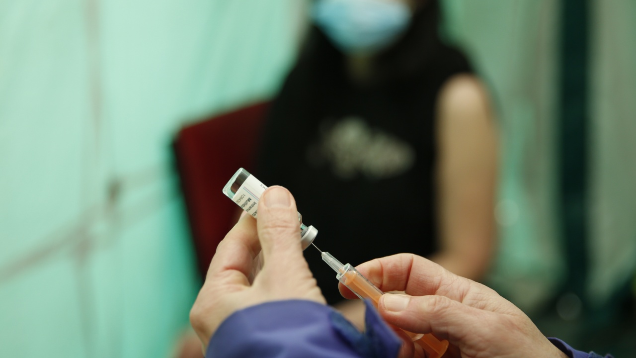 Здравните власти в Испания с препоръка към всички, които ще се ваксинират с "АстраЗенека"