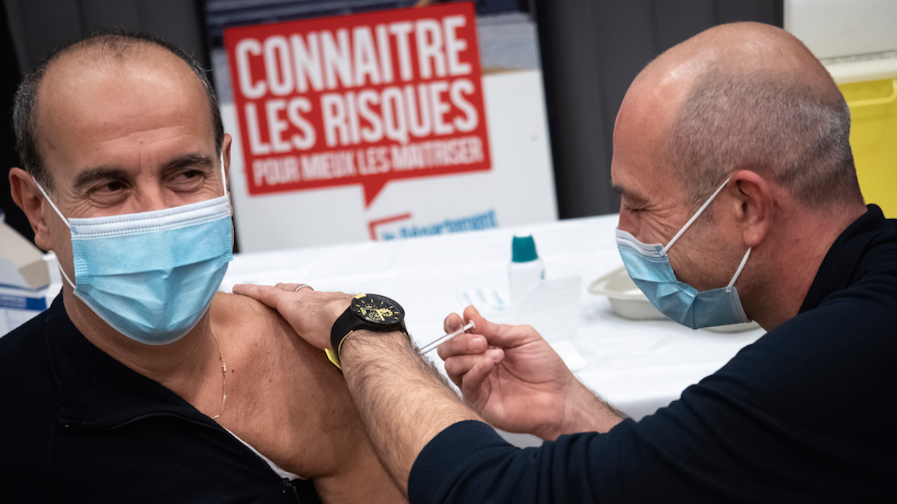 Франция засилва ваксинацията