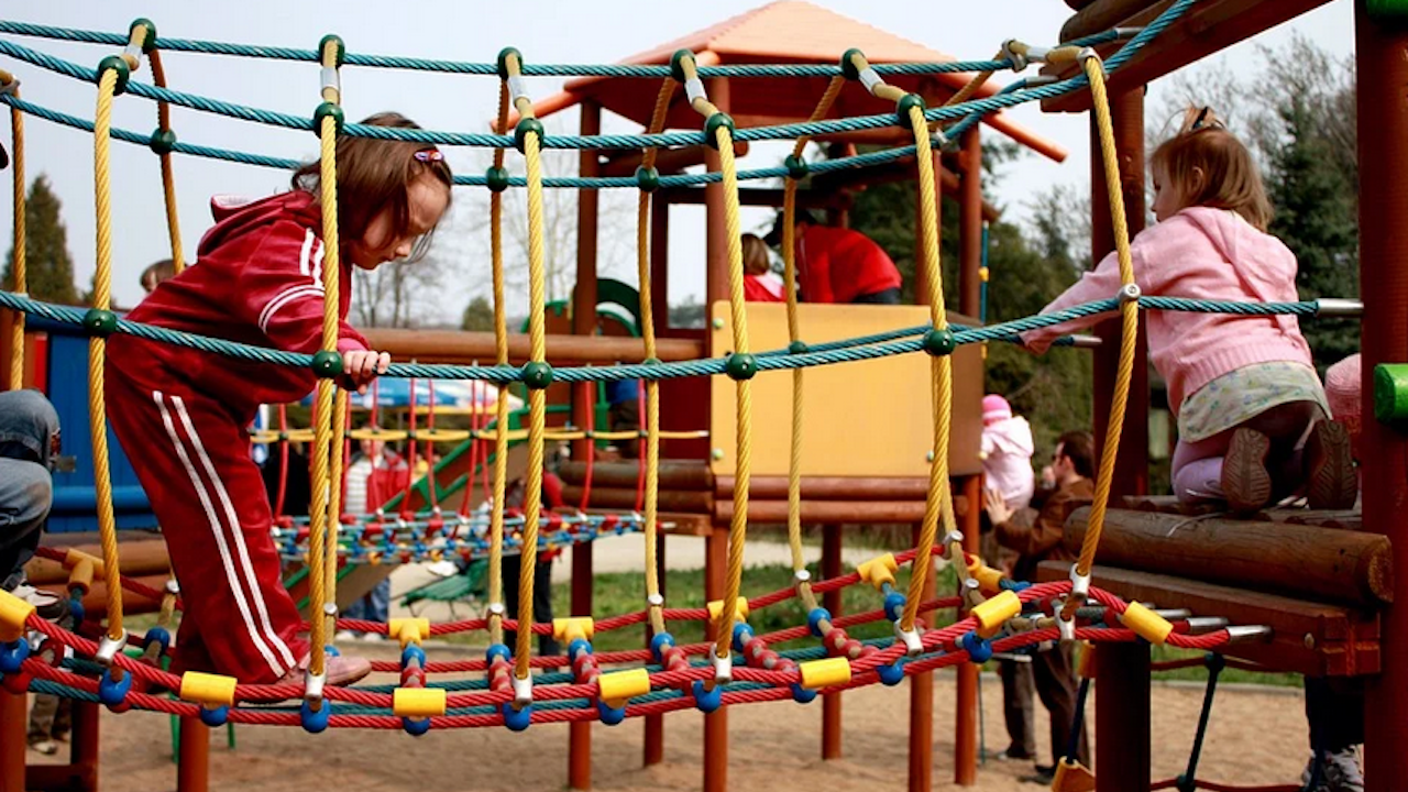 В Русе 38 детски площадки и спортни съоръжения са ремонтирани за месец
