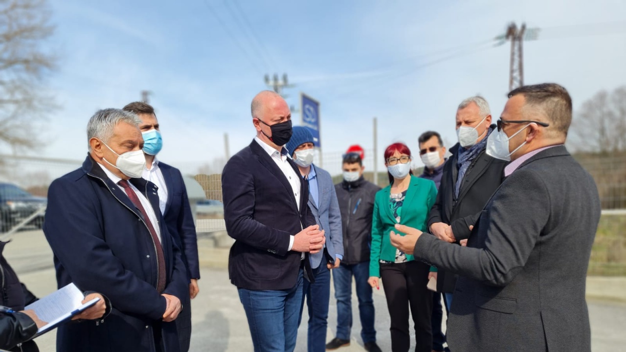 Росен Желязов в с. Баня: Със съдействието на държавата и европейските програми в условията на пандемия българските фирми  запазиха производството си