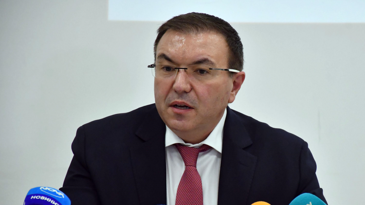 Здравният министър с последна информация за ваксинираните със спряната партида на "АстраЗенека"