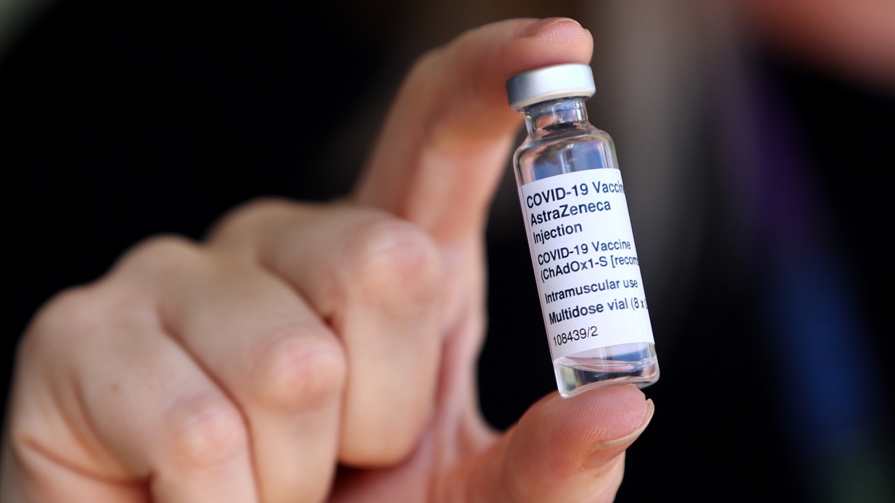 "АстраЗенека" не е открила връзка между ваксината ѝ и рискът от кръвни съсиреци