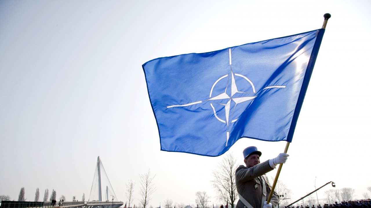 Един от петима българи не подкрепя НАТО