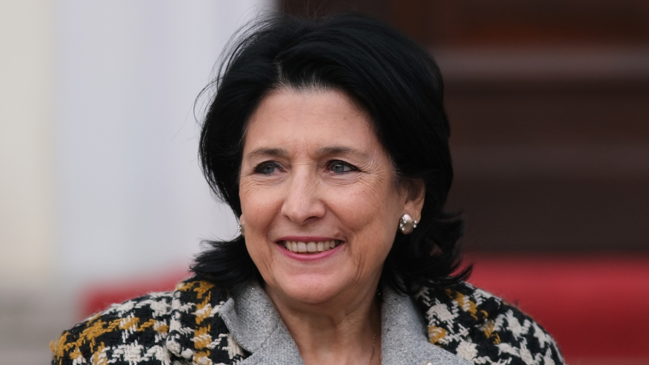 Грузинският президент се ваксинира с препарата на "АстраЗенека"