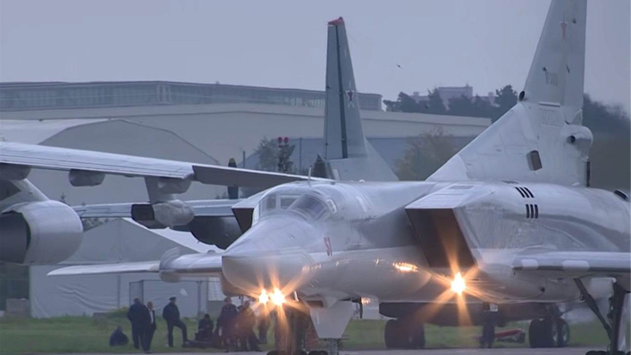 Руски летци загинаха при излитането на стратегически бомбардировач Ту-22М3 