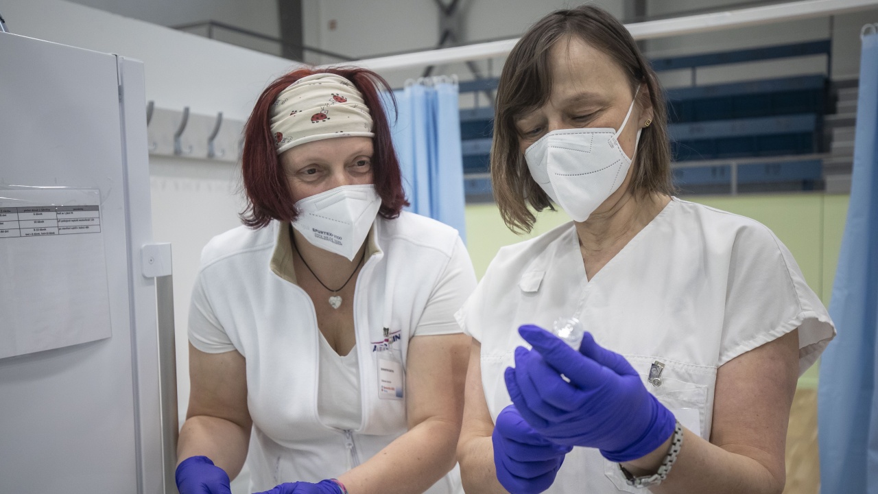 Русенска болница осигурява "зелен коридор" за имунизация срещу коронавирус