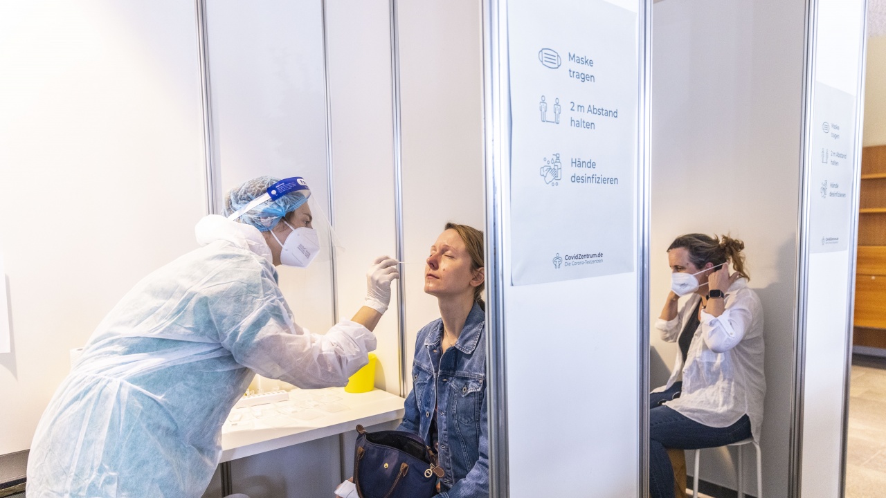 Германия регистрира 24 300 новозаразени с коронавирус