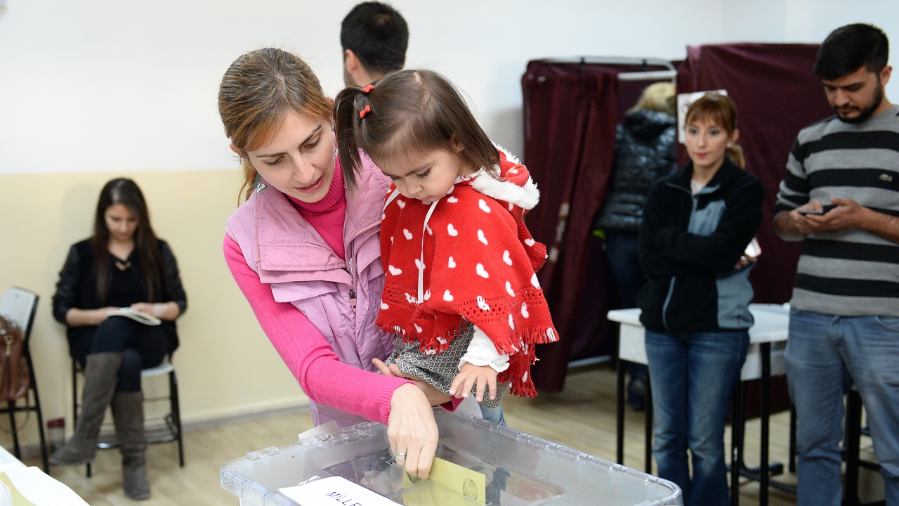 От Турция заявиха при какво условие българските граждани ще могат да гласуват в неделя