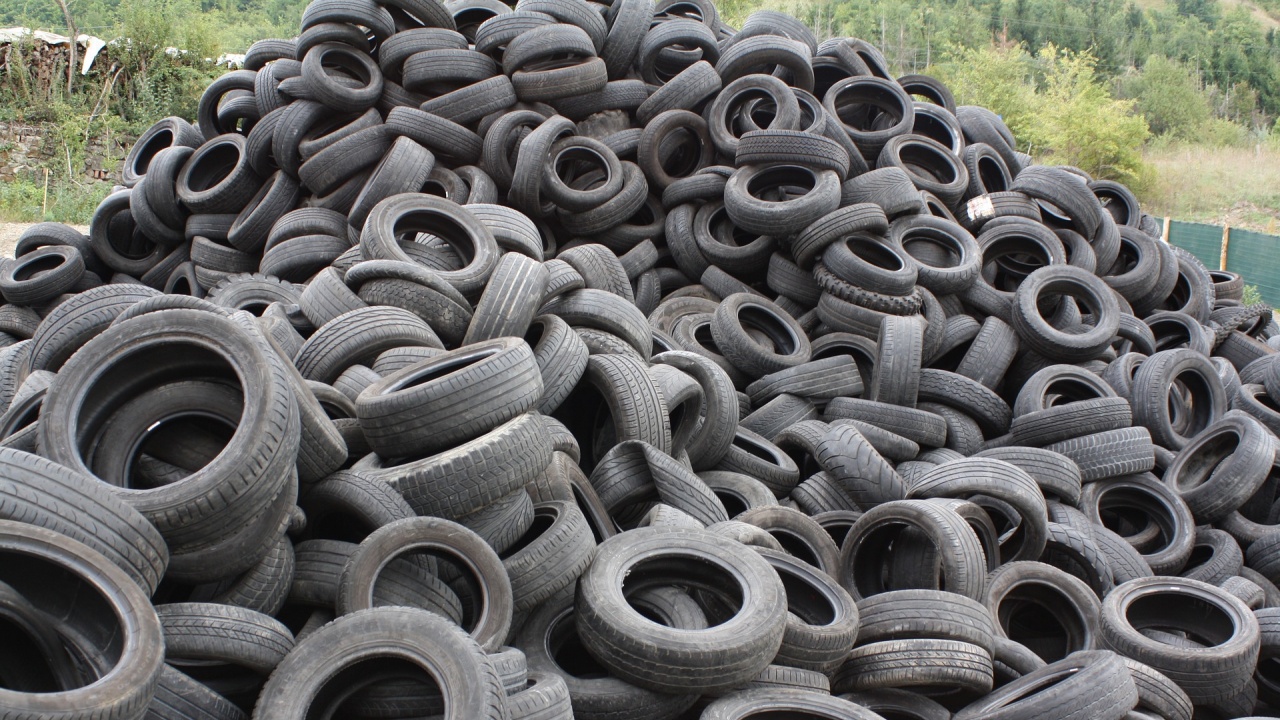 Отварят се временните площадки за събиране на гуми