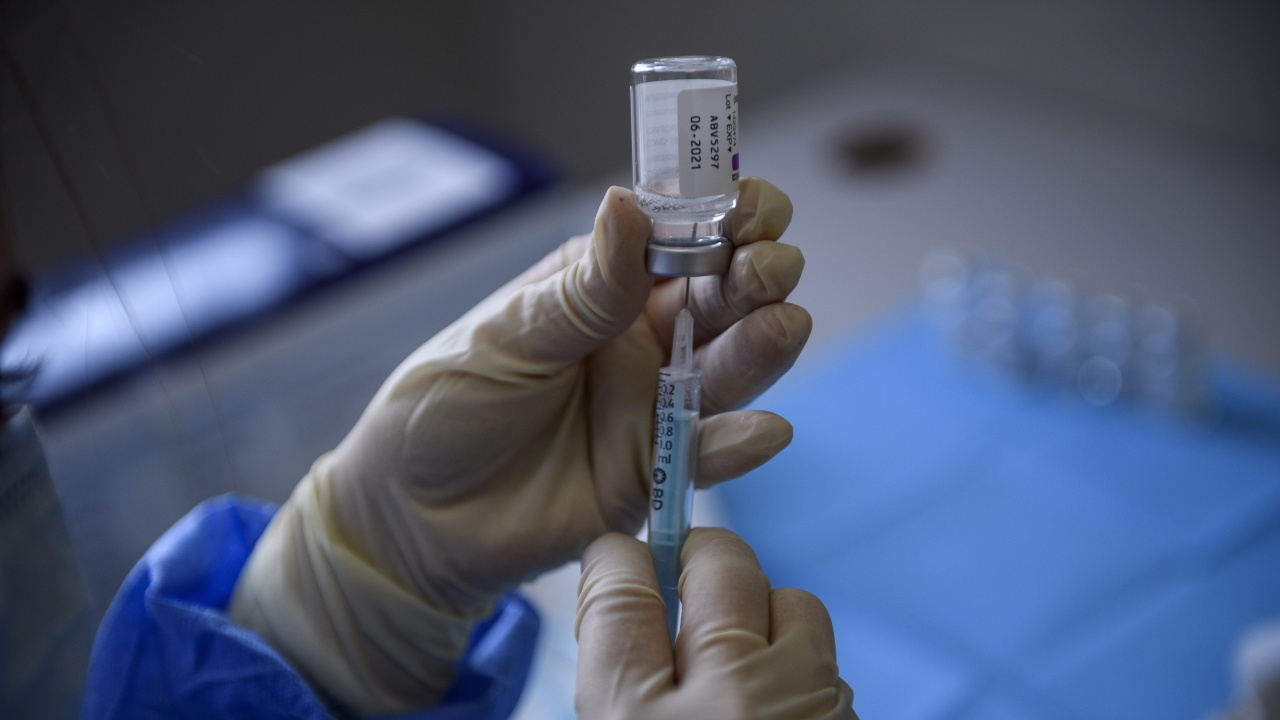 Унгария налага ограничения на отразяването на кампанията за ваксинация