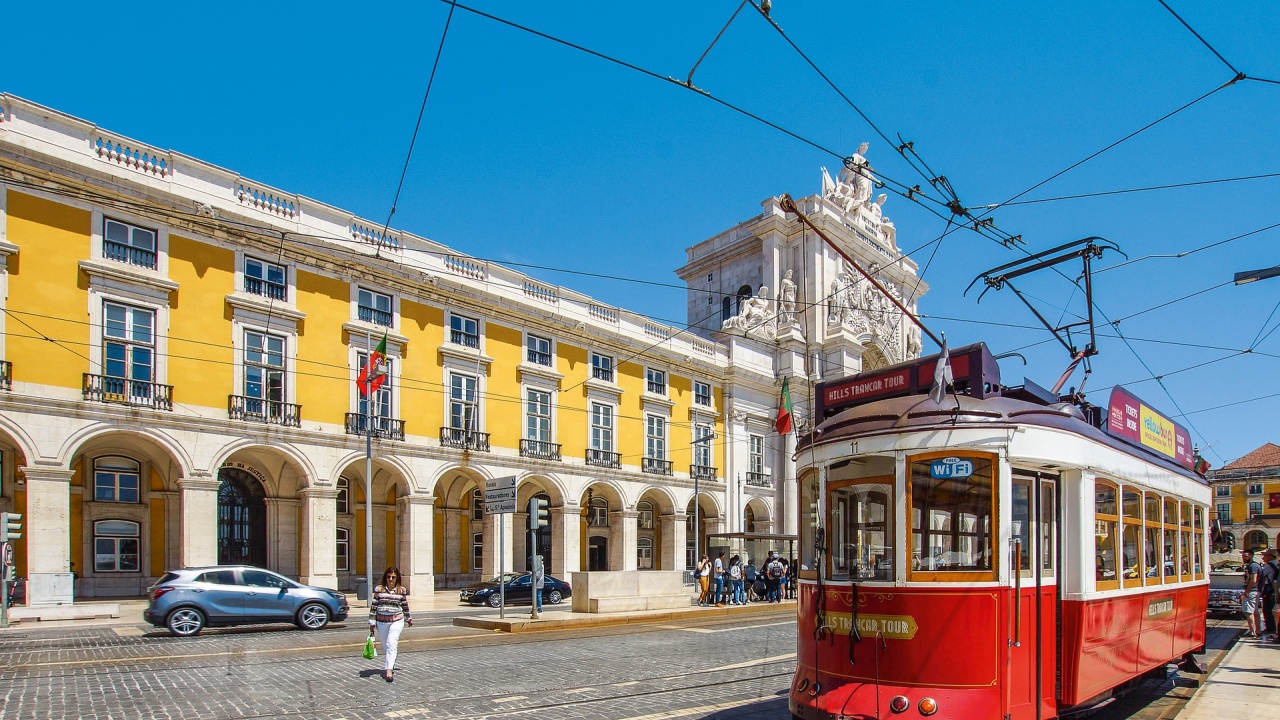 Португалия смекчава антивирусните мерки, отваря музеите, средните училища и кафе терасите