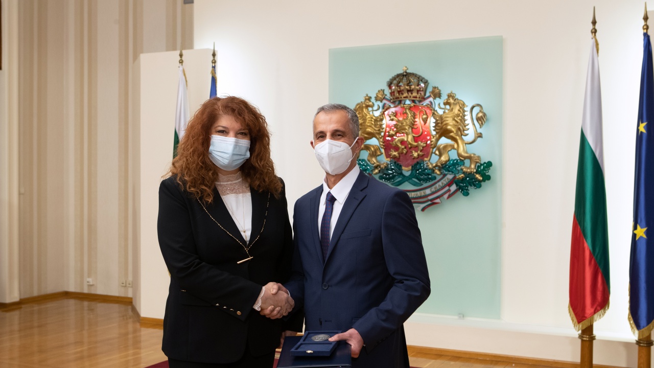 Илияна Йотова пожела реформа за здравната ни система, а не камери и телевизионни студиа