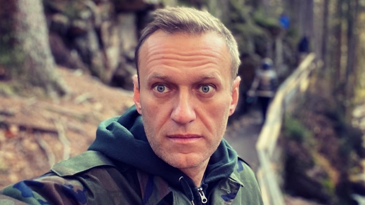 Обявилият гладна стачка Навални е заплашван, че ще бъде хранен насила