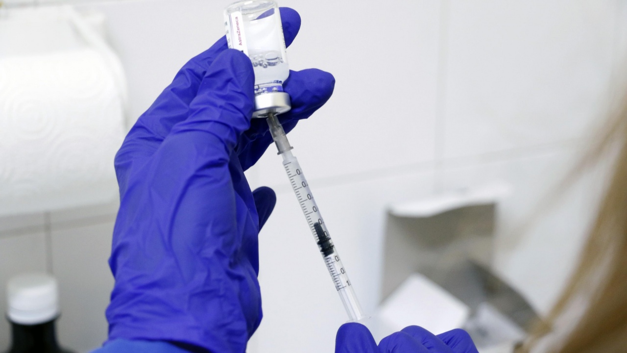"Пфайзер" прие да достави допълнителни дози ваксина на Япония