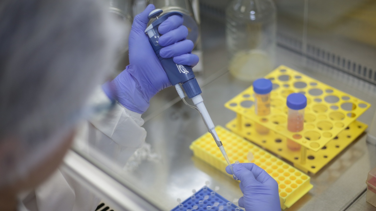 Ново британско проучване изследва дали хората могат отново да се заразят с коронавирус