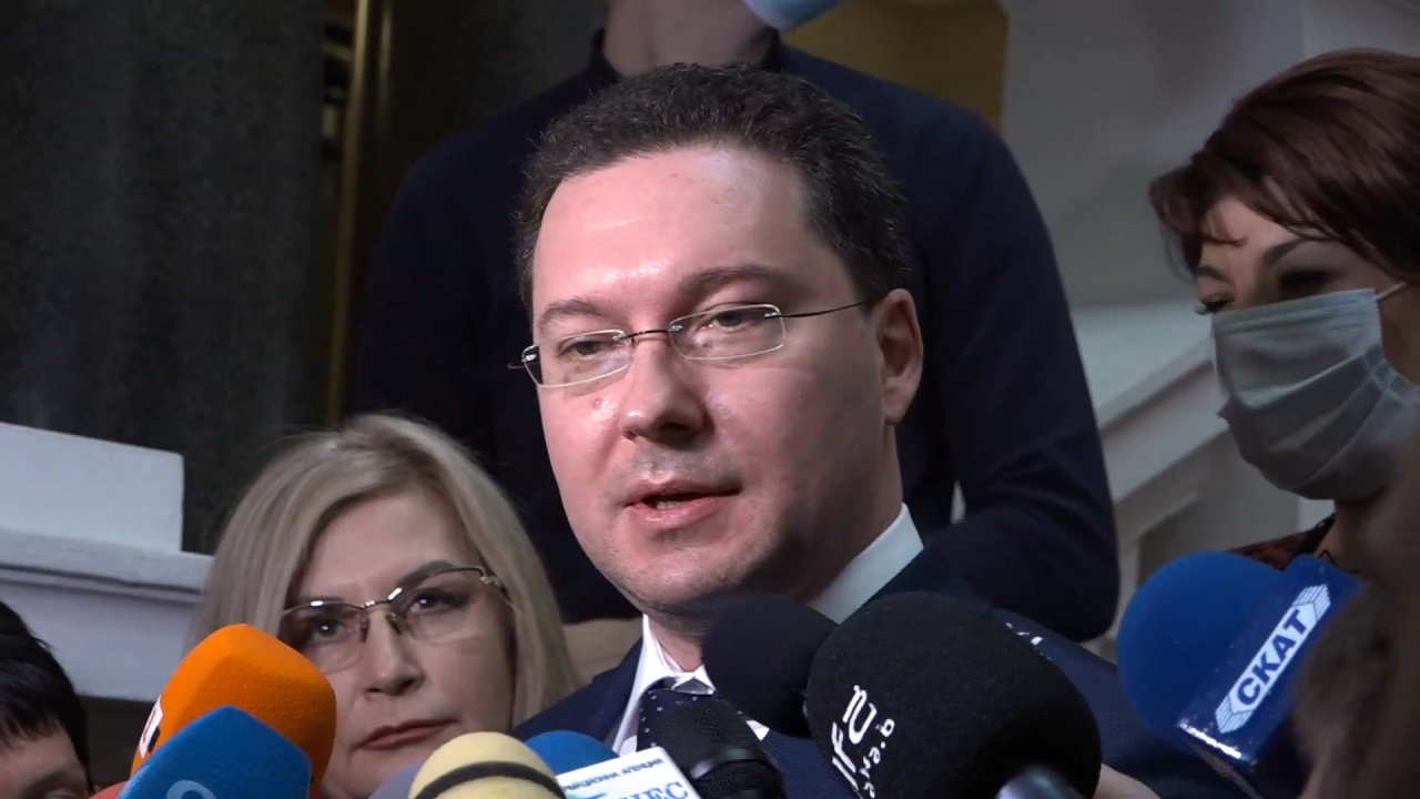 Даниел Митов разкри ще върне ли мандата и обяви: Останалите партии в НС са превзети от задкулисието