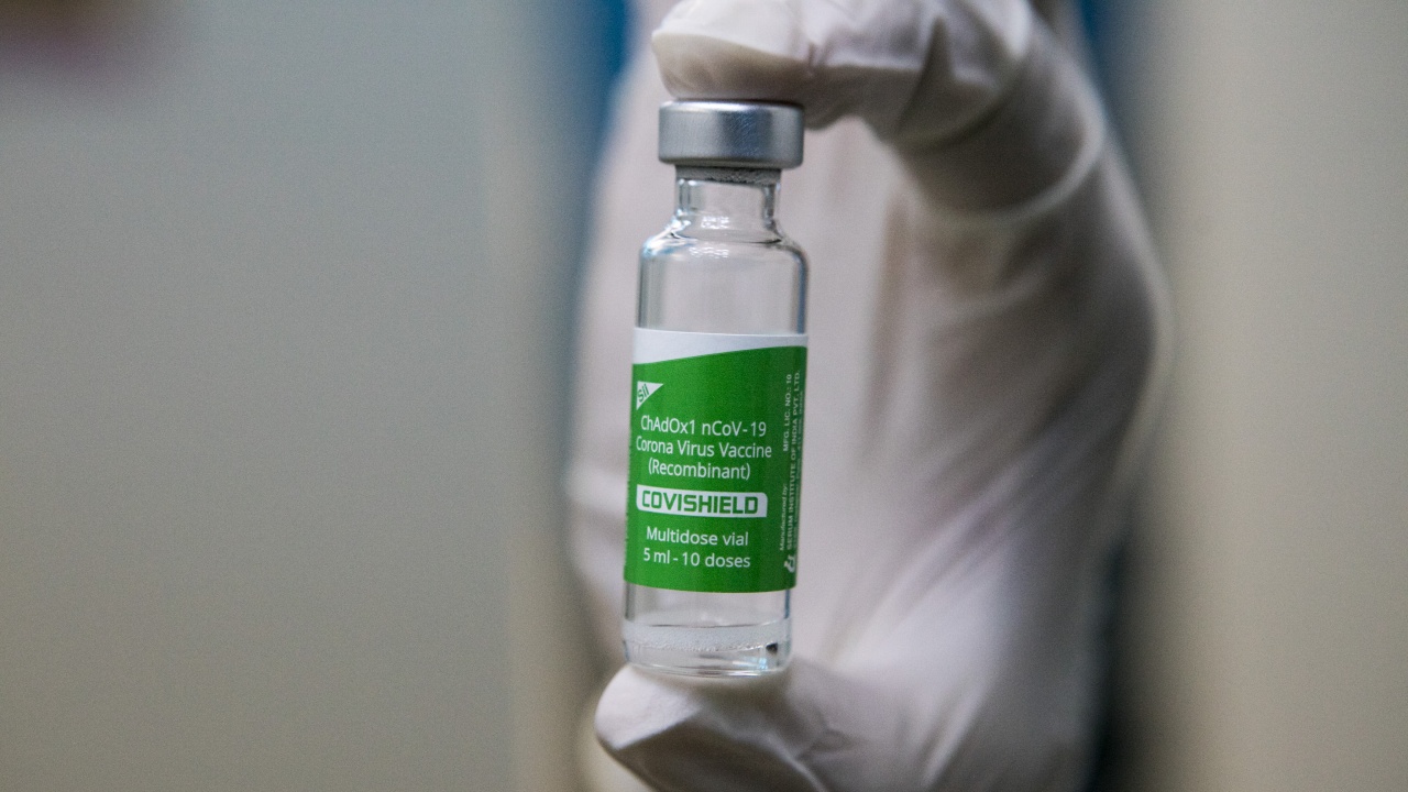 The Times: Новините за риска от тромбоза не отказаха британците от ваксинации, но подкопаха доверието им в АстраЗенека