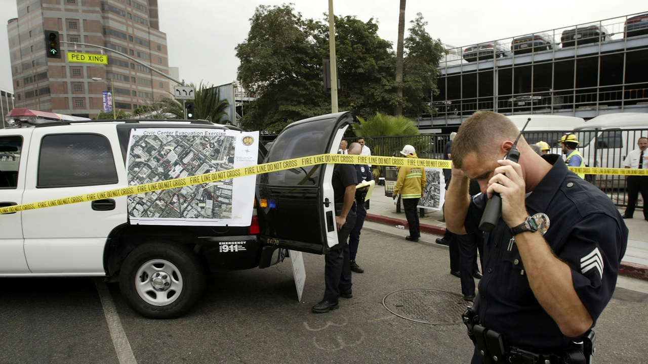 Мъж с бронежилетка бе застрелян насред Холивуд от полицията