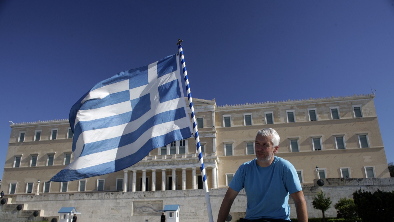 Гръцките власти обмислят да премахнат контрола върху движението с есемес