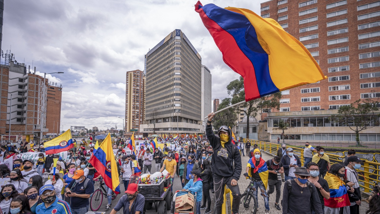 Защо хората в Колумбия протестират?
